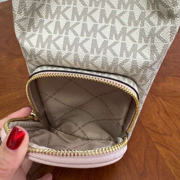 Michael Kors backpack and wallet - Picture 10 of 16